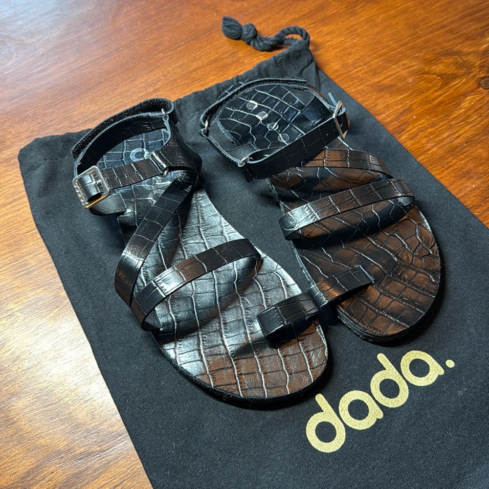 Dada brand unisex barefoot Senda sandals. Sz 40 - Black. Brand new!